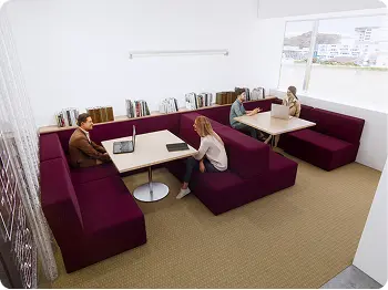 写真：5階 ラウンジ