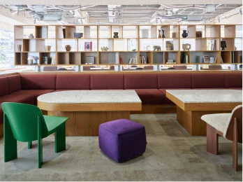 2階MOV LOUNGE ソファ席